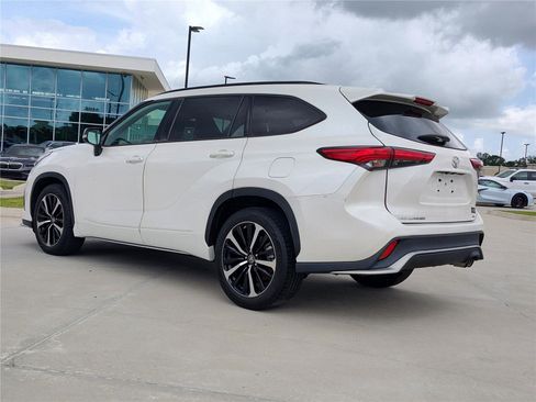 Used 2021 Toyota Highlander XSE FWD image 4