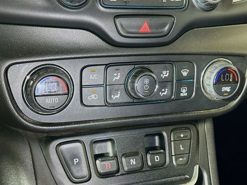 Used 2020 GMC Terrain SLE w/ Driver Convenience Package FWD image 14