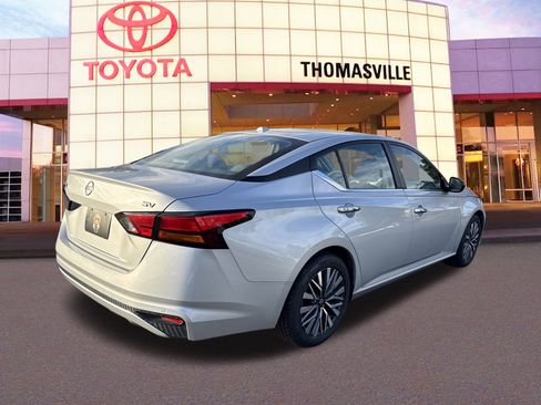 Used 2024 Nissan Altima 2.5 SV image 5