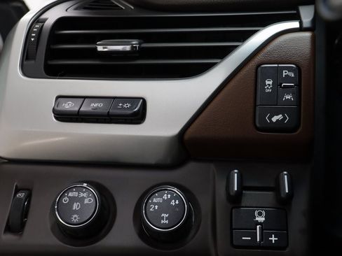 Used 2016 Chevrolet Suburban LTZ image 8