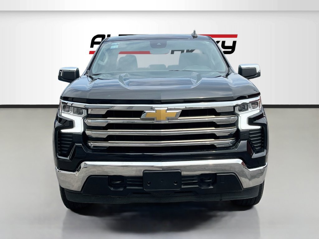 Used 2025 Chevrolet Silverado 1500 LT AWD/4WD image 2