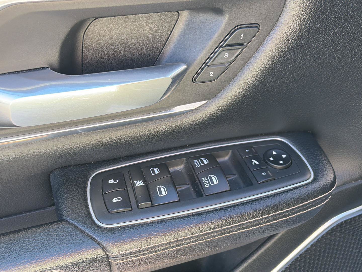 Used 2020 RAM 1500 Laramie AWD/4WD image 10