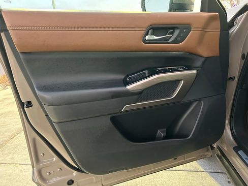 Used 2023 Nissan Pathfinder Platinum image 15