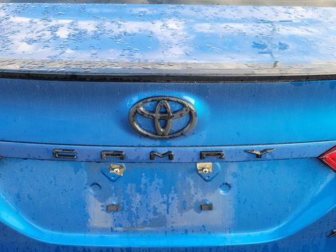 Used 2020 Toyota Camry XSE image 12