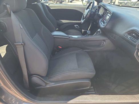 Used 2016 Dodge Challenger SXT image 22