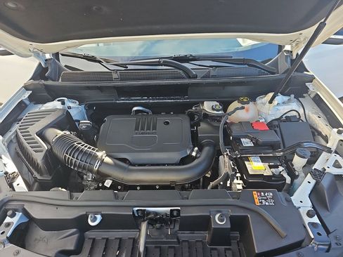 Certified 2023 GMC Acadia SLE w/ Driver Convenience Package image 36