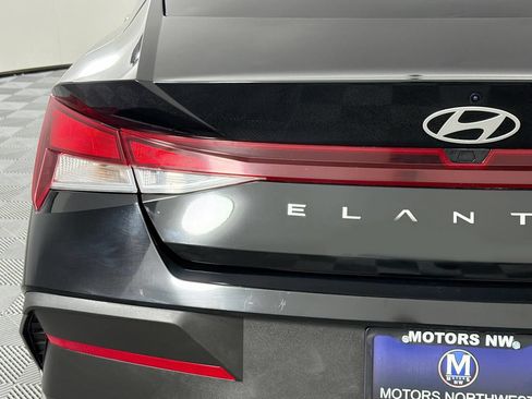 Used 2025 Hyundai Elantra SEL FWD image 25