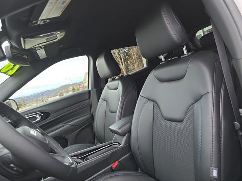 New 2026 Jeep Compass Latitude image 12