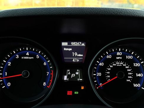 Used 2017 Hyundai Elantra GT image 33