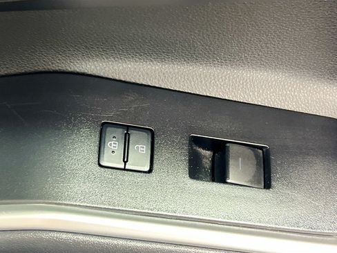 Used 2021 Toyota Highlander XLE FWD image 32