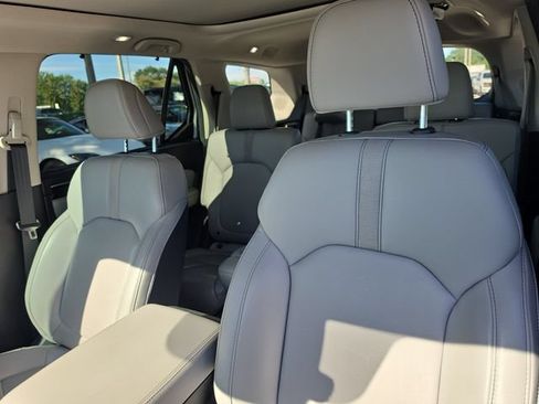 Used 2025 Honda Pilot Touring image 23
