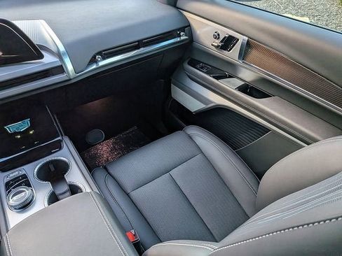 New 2026 Cadillac Vistiq Luxury image 17