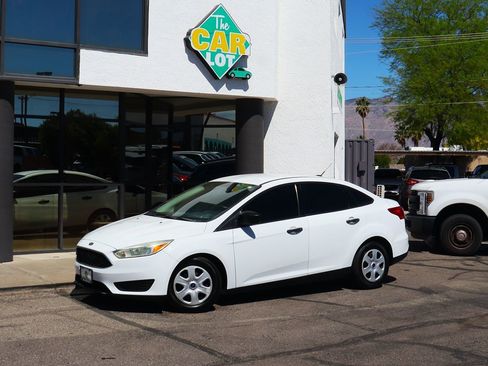 Used 2017 Ford Focus S image 3