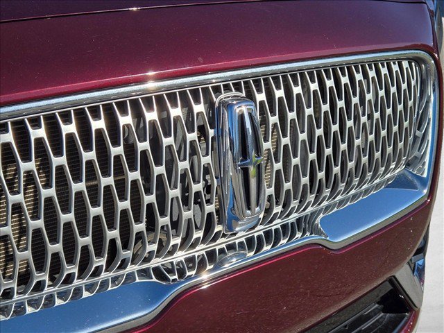 Used 2019 Lincoln Nautilus Select w/ Class II Trailer Tow Package FWD image 6