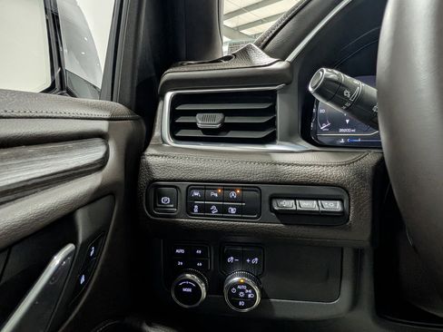 Used 2023 GMC Yukon XL Denali image 35