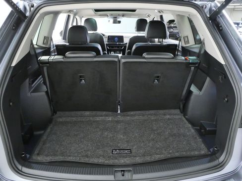 Used 2024 Volkswagen Atlas SEL AWD/4WD image 9