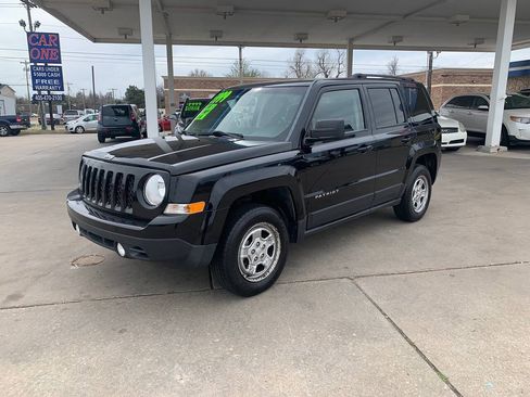 Used 2016 Jeep Patriot Sport w/ Power Value Group AWD/4WD image 3