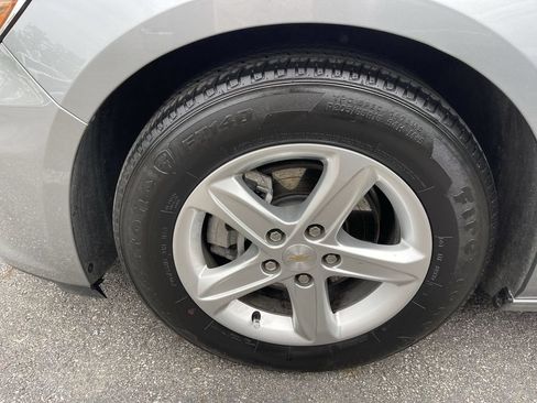 Used 2024 Chevrolet Malibu LS FWD image 2