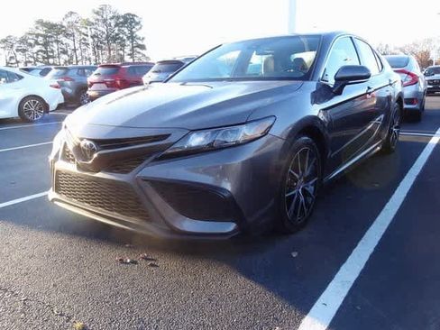 Used 2023 Toyota Camry SE image 1