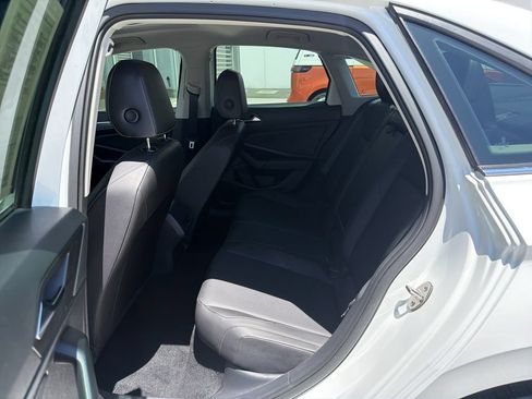 Used 2019 Volkswagen Jetta SE w/ Cold Weather Package FWD image 14