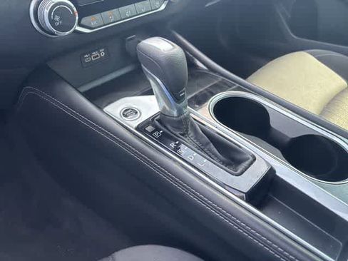 Used 2023 Nissan Altima 2.5 SV FWD image 16