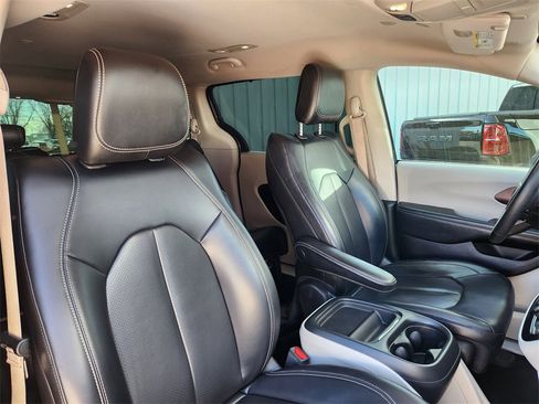 Used 2021 Chrysler Voyager Lxi image 15
