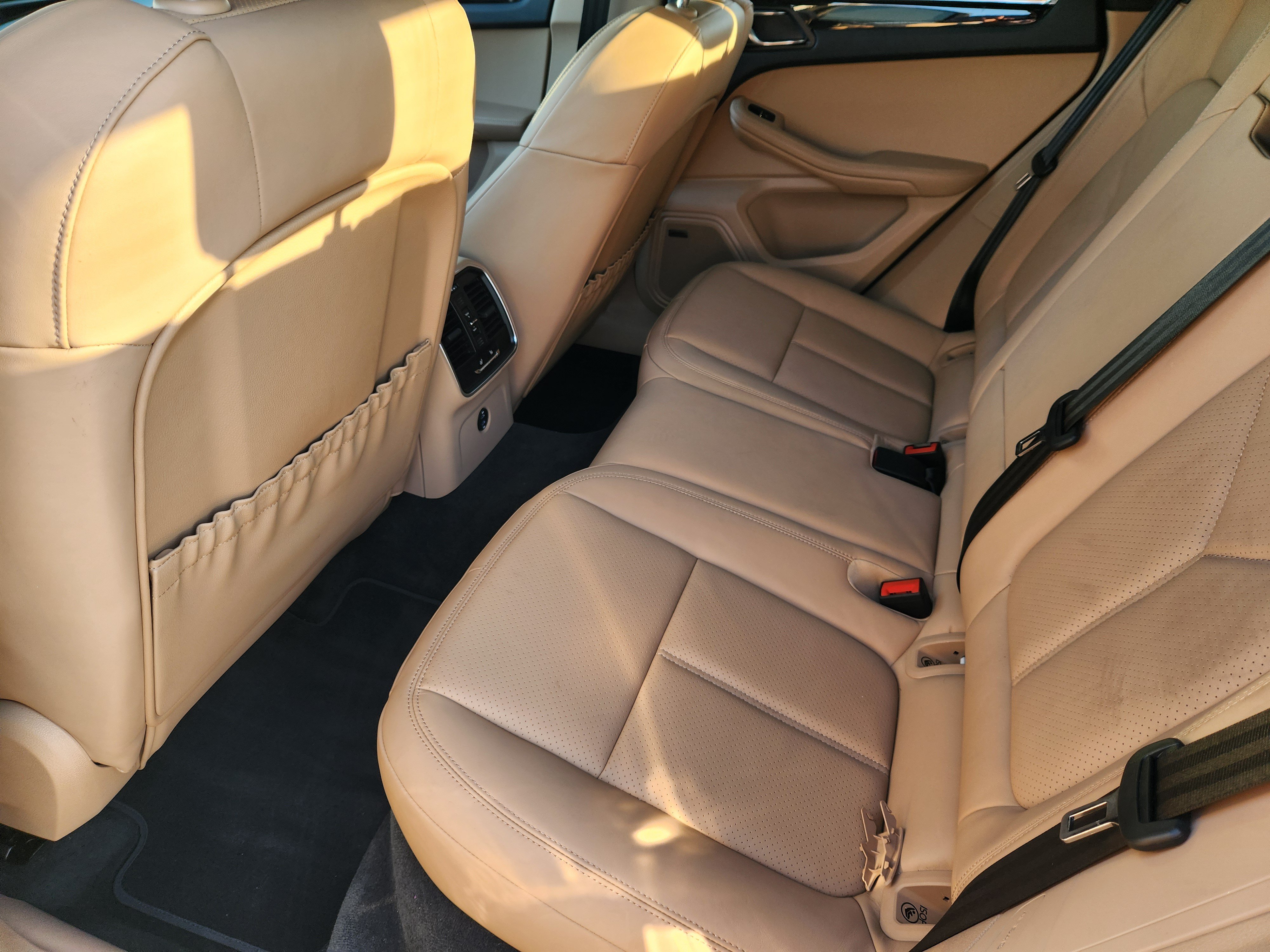 Certified 2026 Porsche Macan AWD/4WD image 33
