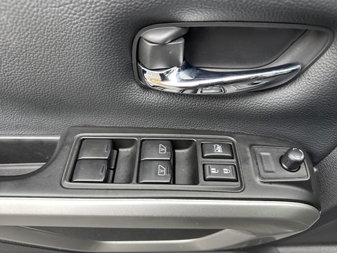 Used 2024 Nissan Titan SV w/ SV Convenience Package image 16