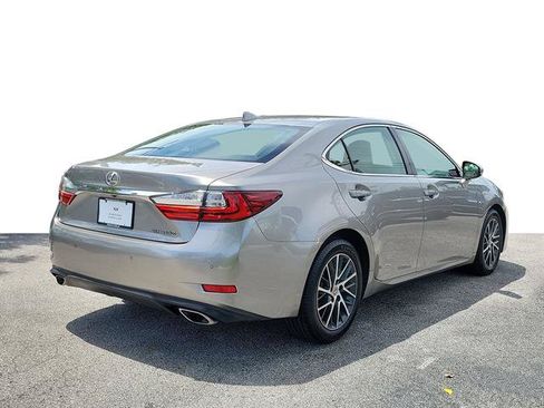 Used 2016 Lexus ES 350 w/ Luxury Package w/Wood Trim FWD image 3