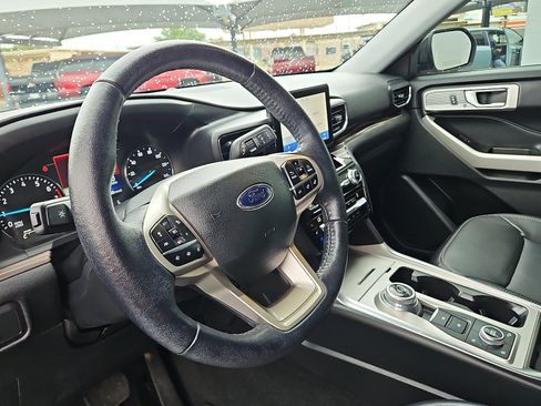 Used 2021 Ford Explorer Limited w/ Equipment Group 301A AWD/4WD image 10