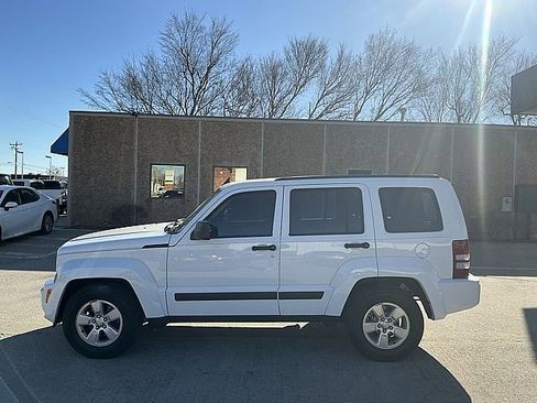 Used 2011 Jeep Liberty Sport image 8