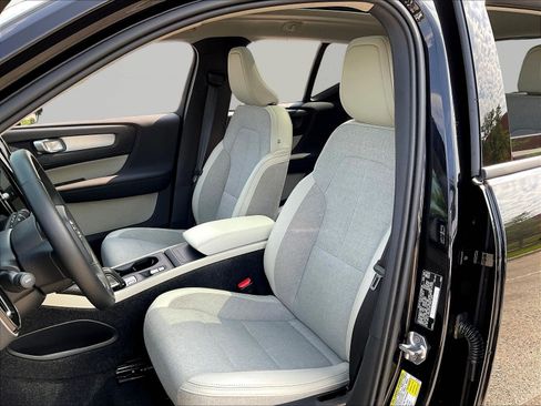 Used 2020 Volvo XC40 T5 Momentum w/ Protection Package Premier AWD/4WD image 21