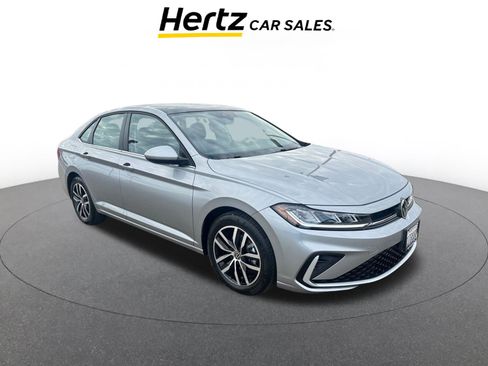 Used 2025 Volkswagen Jetta SE image 1