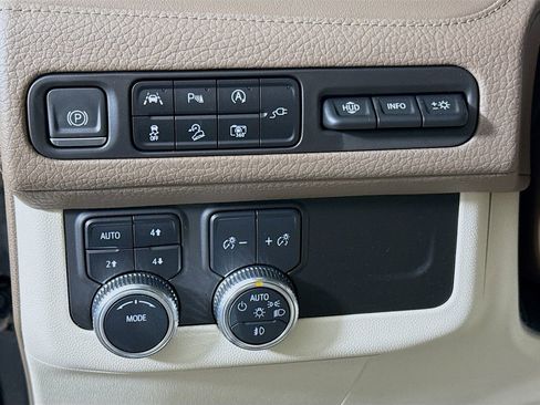 Used 2022 GMC Yukon Denali AWD/4WD image 10