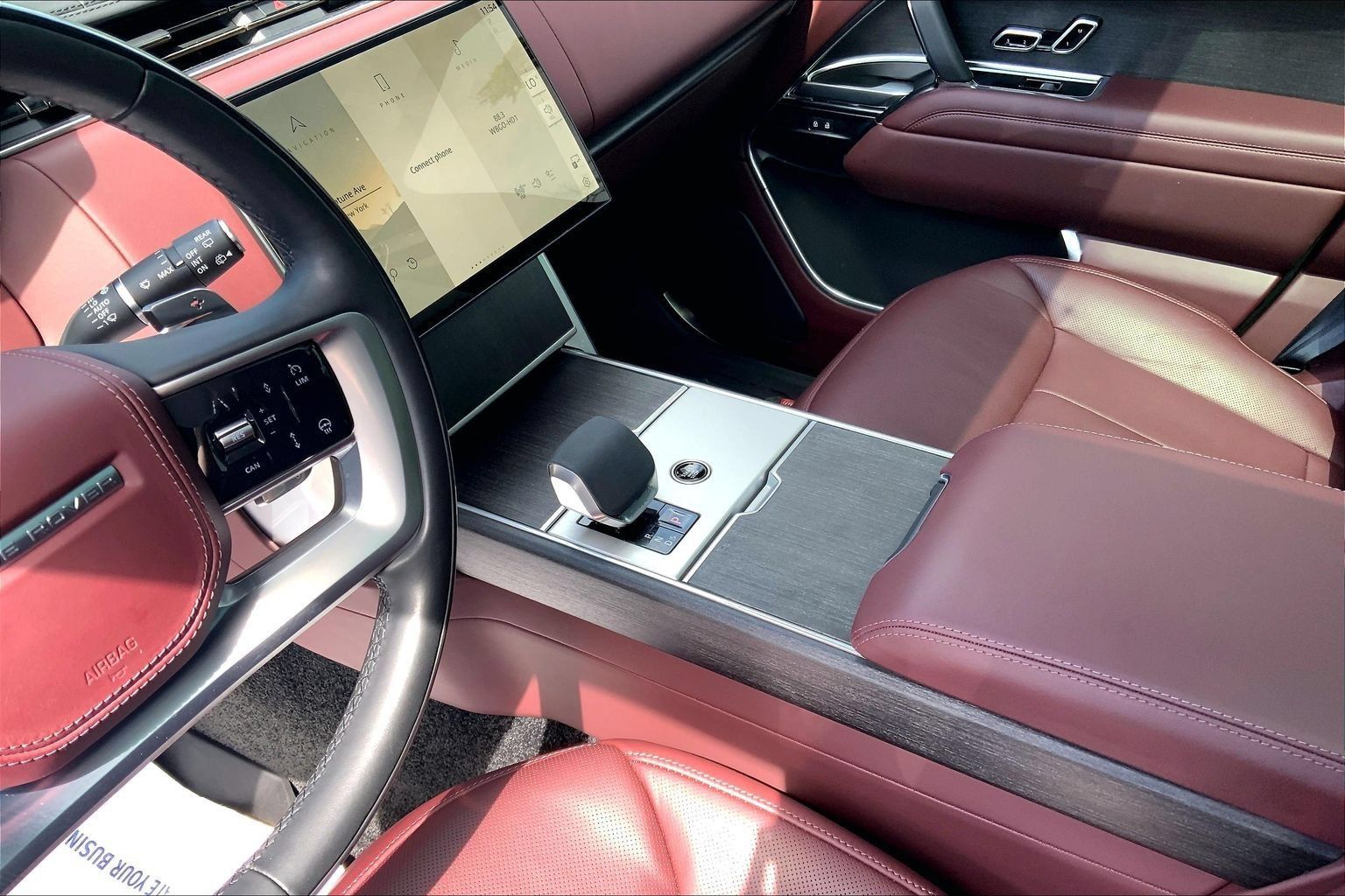 Certified 2025 Land Rover Range Rover SE AWD/4WD image 16