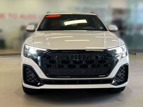 Used 2025 Audi Q8 Premium Plus image 2