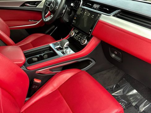 Used 2023 Jaguar F-PACE R-Dynamic S image 32
