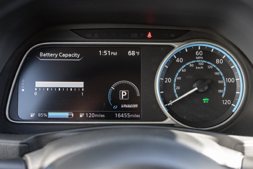 Used 2025 Nissan Leaf S FWD image 15