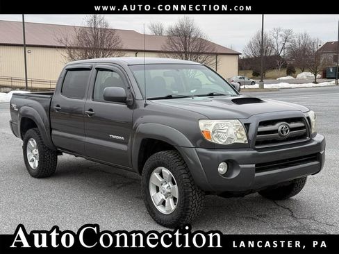 Used 2010 Toyota Tacoma PreRunner image 1