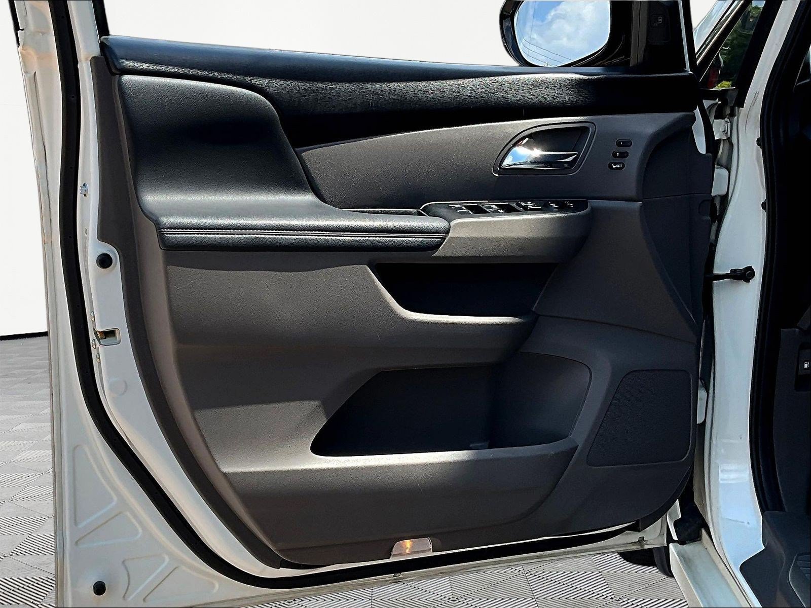 Used 2016 Honda Odyssey Touring Elite image 20