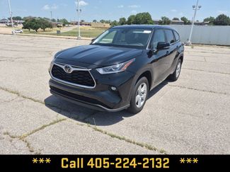 Used 2024 Toyota Highlander LE FWD video 1