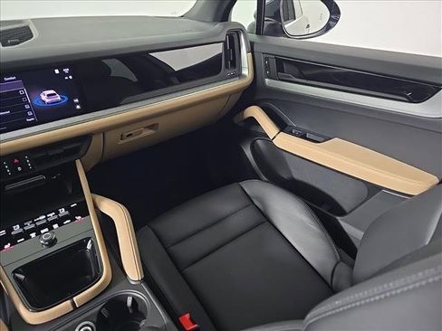 Certified 2024 Porsche Cayenne image 23