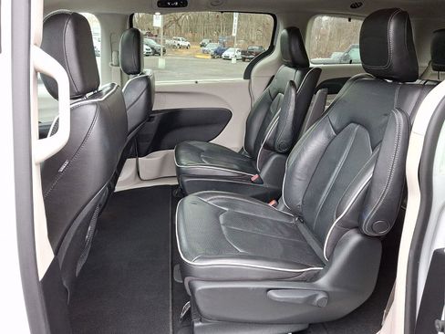 Certified 2021 Chrysler Pacifica Limited image 10