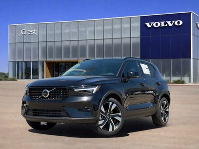 New 2026 Volvo XC40 B5 Plus w/ Climate Package