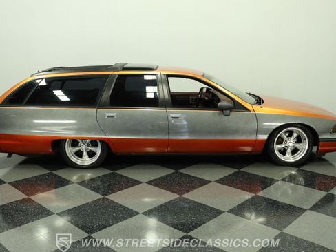 Used 1992 Oldsmobile Custom Cruiser RWD image 13