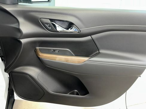 Used 2023 GMC Acadia SLE w/ Driver Convenience Package image 32