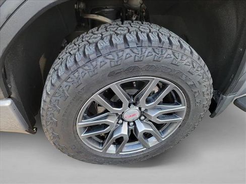 Used 2022 GMC Sierra 1500 AT4 w/ AT4 Premium Package AWD/4WD image 10