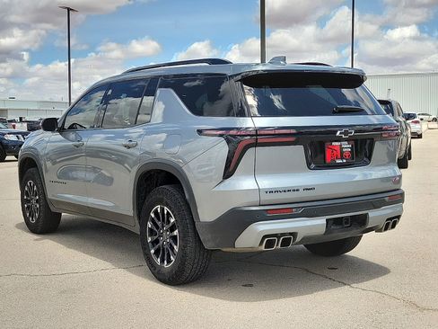 Used 2025 Chevrolet Traverse Z71 AWD/4WD image 3
