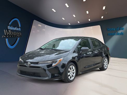 Used 2025 Toyota Corolla LE image 7