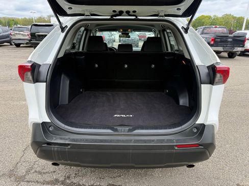 Used 2019 Toyota RAV4 LE w/ Carpet Mat Package FWD image 36